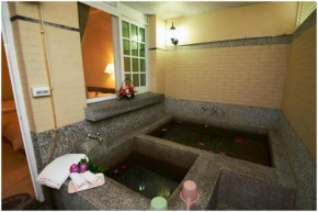 Отель Songboling Hot Spring Inn  Liugui District